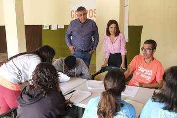 El campus ‘Construyendo comunidad en familia’ ofrece un ‘oasis’ estival a 176 chicos en el parque Jaime O’Shanahan/TA.